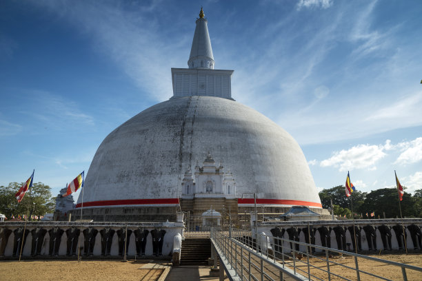 Anuradhapura´s Thuparama Dagoba in Sri Lanka图片下载
