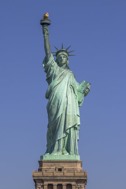 The Statue of Liberty (La Liberté éclairant le monde), Liberty Island, New York City, United States.图片下载