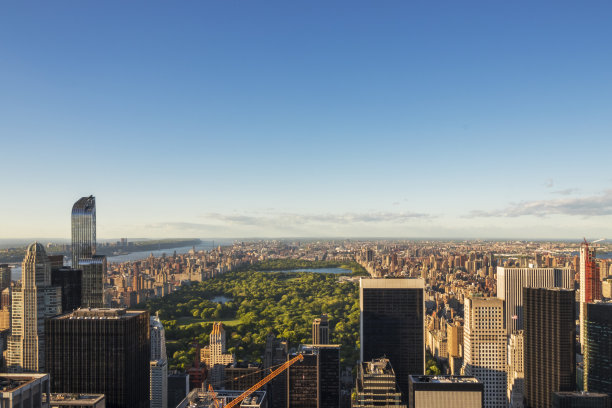 美国纽约市，中央公园和曼哈顿天际线全景。图片下载