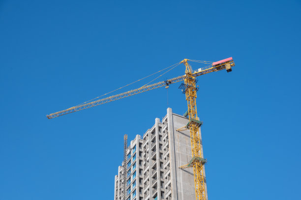 现代城市建设现场，天朗气清图片下载