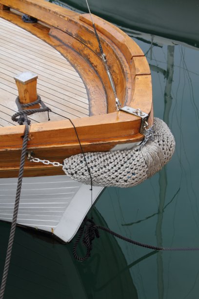 码头上的渔船图片下载