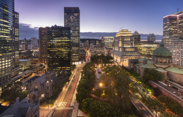 加拿大蒙特利尔市区的天际线夜景图片下载