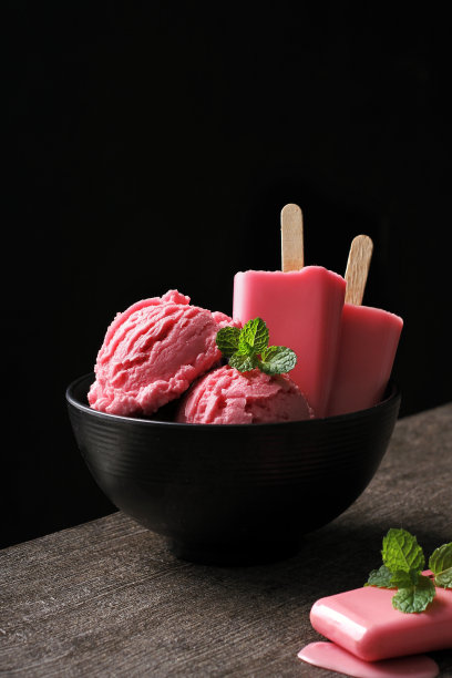 草莓冰淇淋图片下载