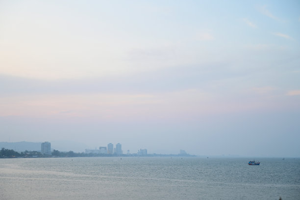 海滨景观与城镇，自然背景图片下载