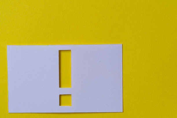 黄色背景感叹号图片下载