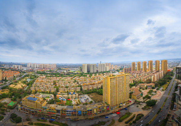 阴天里密集的住宅建筑图片下载