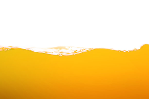 橙汁被隔离在白色背景上。健康新鲜饮品，天然波浪。特写视图。图片下载