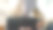 年轻的亚洲穆斯林妇女准备行李箱，把布放在她的包里，里面满是凌乱的东西，在家里的卧室。旅游度假。图片下载