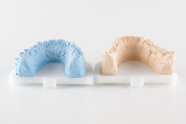 陶瓷制成的牙冠图片下载