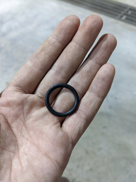 胶水、阀门、安装管的施工材料特写照片。图片下载