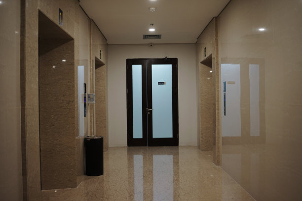 走廊电梯照片图片下载