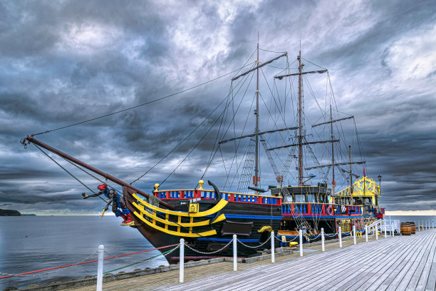 西班牙大帆船风格的复古帆船图片下载