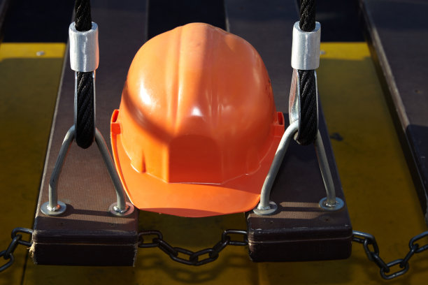 保护头部的头盔。图片下载