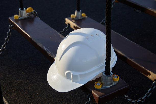 保护头部的头盔。图片下载