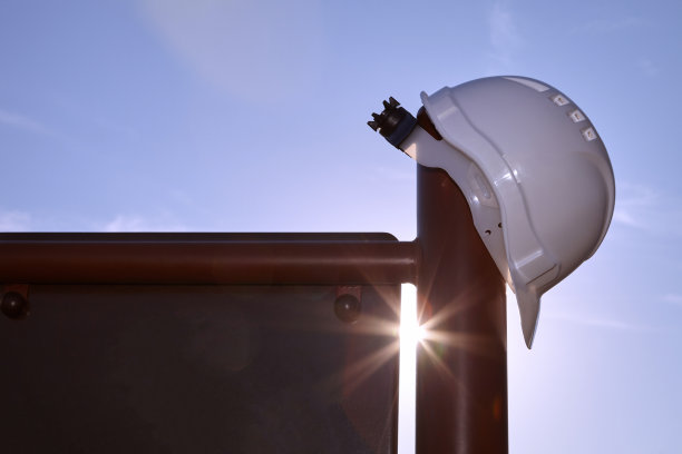 保护头部的头盔。图片下载