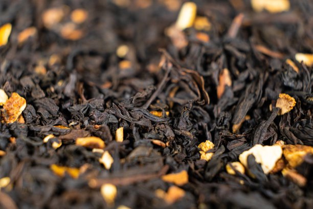 红茶加橘皮和肉桂特写俯视图图片下载