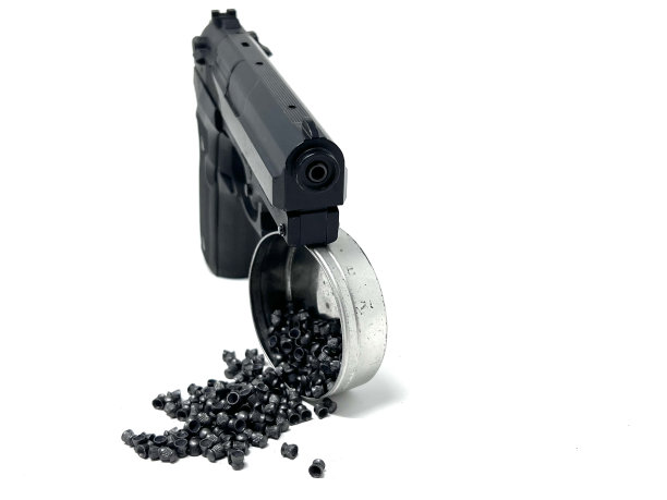 运动用半自动手枪的复制品，白色背景轮廓图像图片下载