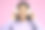 放松开朗的亚洲女子戴着无线耳机隔离在粉红色的墙上图片下载