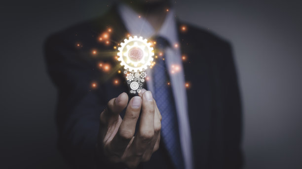 商人下象棋，思考解决问题的方法。商业竞赛策划团队合作，国际象棋，理念与竞争与战略，商业成功概念，战略概念。图片下载