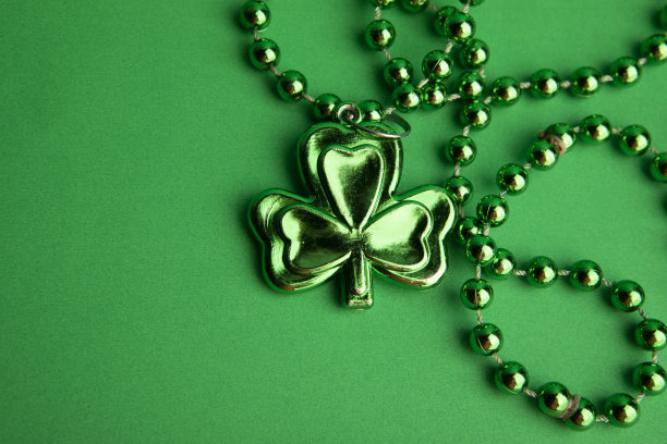 圣帕特里克节三叶草珠图片下载