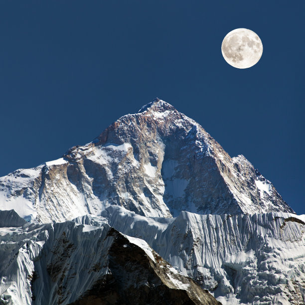 马卡鲁山夜景与月亮图片下载