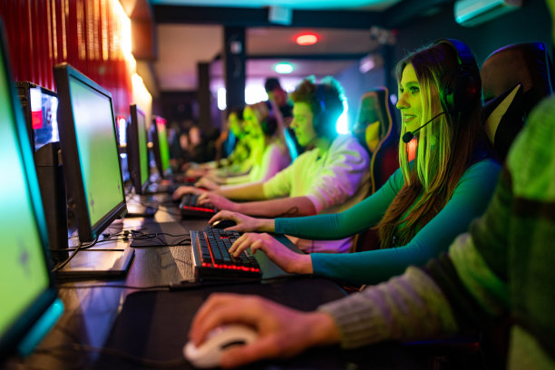 玩电子游戏的玩家图片下载