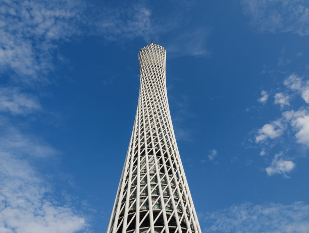 天空背景上的广州塔特写图片下载
