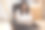 压力和愤怒的年轻印度或阿拉伯商业女性在办公室通过笔记本电脑进行在线会议图片下载