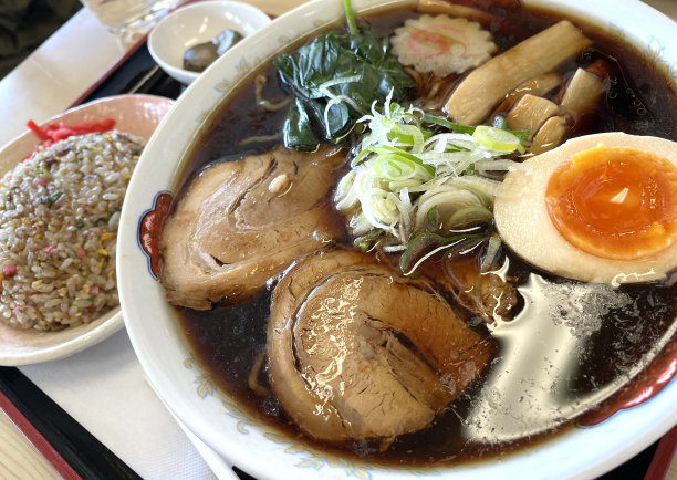 日式黑汤猪肉拉面图片下载