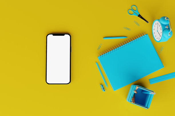 学习用品、笔记本、钢笔、闹钟、黑屏手机。图片下载