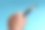 一个拿着画笔的手的特写图片下载