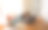 一名年轻女子累了，在家里用笔记本电脑工作时打了个盹图片下载