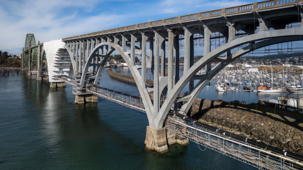 无人机空中亚奎纳湾大桥脚手架修复新港俄勒冈海岸图17图片下载