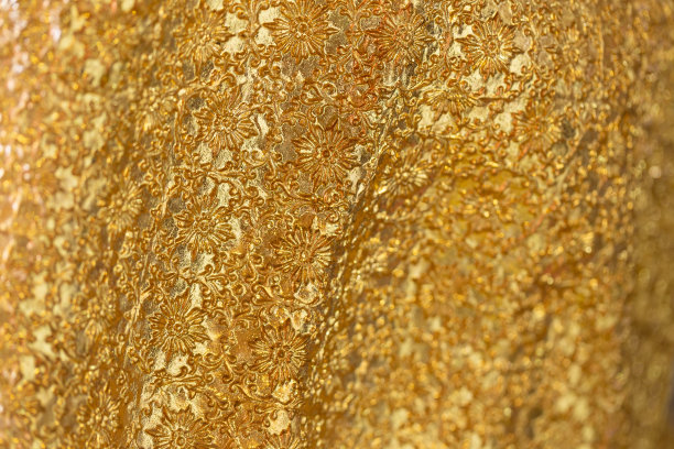 泰国的浅浮雕，通常折叠在泰国的佛像底座上。它很小，涂着金色。图片下载