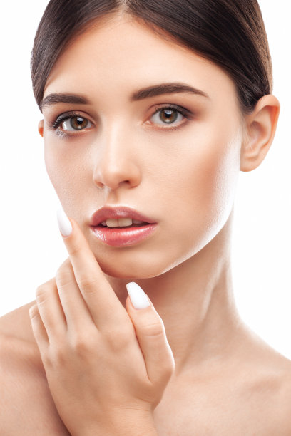 有吸引力的女孩的肖像与健康清洁的皮肤和美丽的妆容。审美美容与化妆观念。图片下载