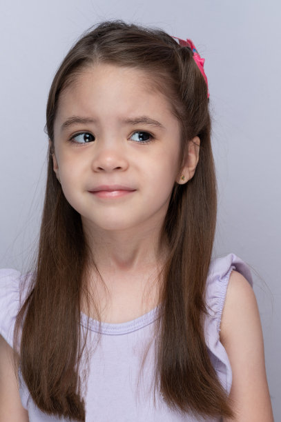 悲伤的孩子，女孩，看一边图片下载