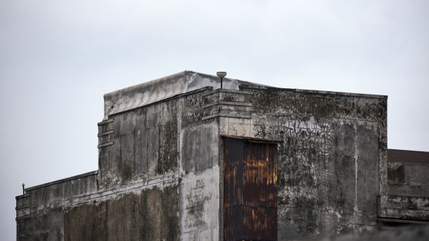 肮脏的棕色角落的建筑照片图片下载