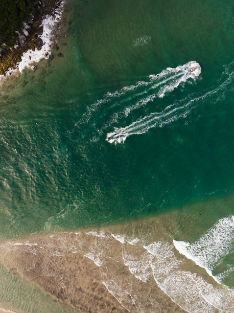 海上快艇的鸟瞰图。图片下载