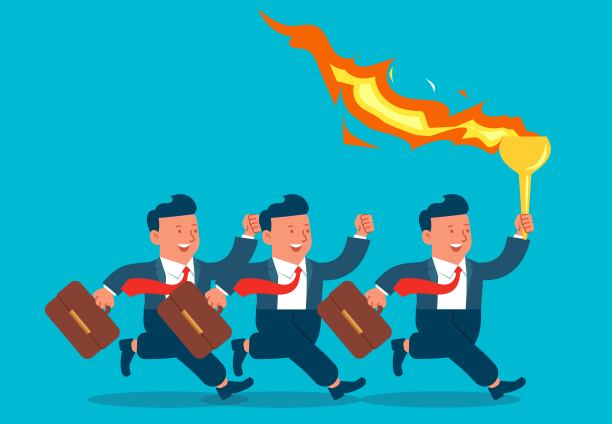 同伴们拿着火炬跟随领导者图片下载