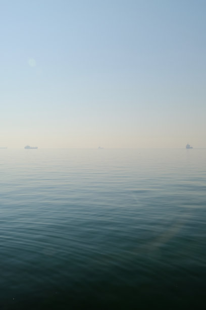 早晨的海上风景和船只图片下载