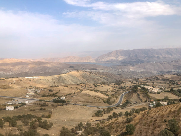 山顶俯瞰杜坎湖图片下载