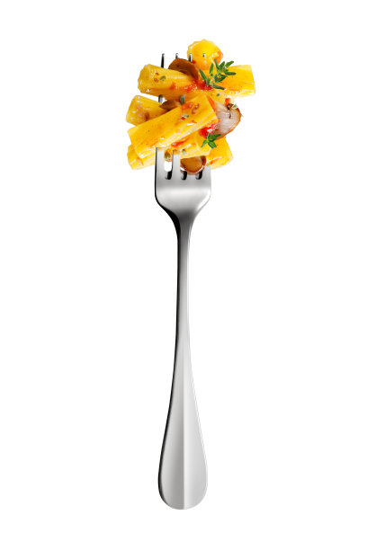 用叉子与通心粉，蘑菇，西红柿和芳香的香草图片下载