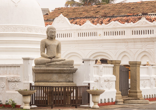 加勒堡寺内佛像。诱人的宁静环境。图片下载