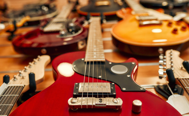 在一家乐器店图片下载