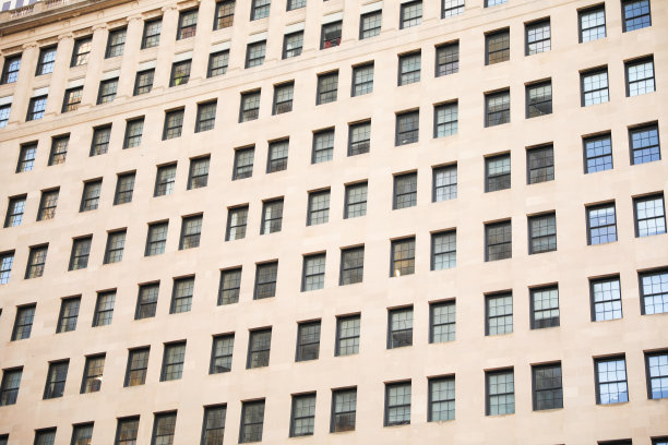 早上的城市砖石建筑展现了市中心和工业时代图片下载