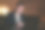 焦虑的商人晚上在家工作图片下载