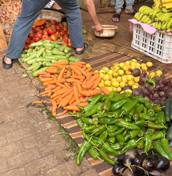 拉巴特露天市场上的蔬菜和水果图片下载