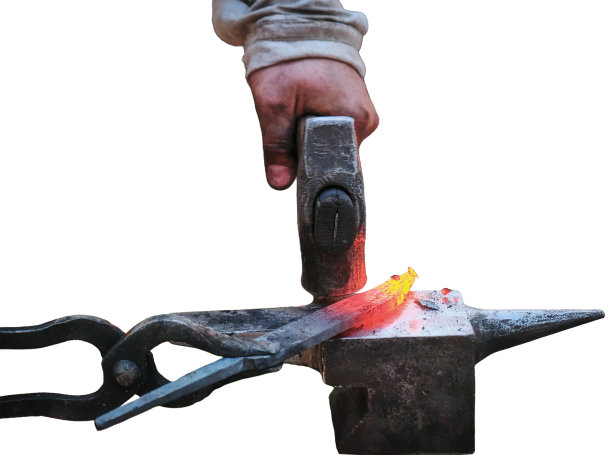 扭曲一个红色热坯夹在握把，孤立在一个白色背景。铁匠在铁砧上拧一根热棒。图片下载
