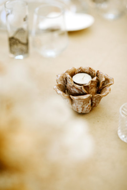 乡村婚礼桌上的装饰图片下载