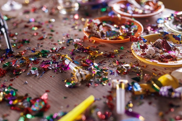 一天后，一个盛大派对的余波图片下载